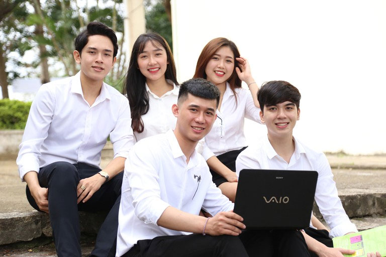 uu-dai-cho-sinh-vien-dh-kinh-te-lap-mang-fpt-da-nang-lapinternet.com-2